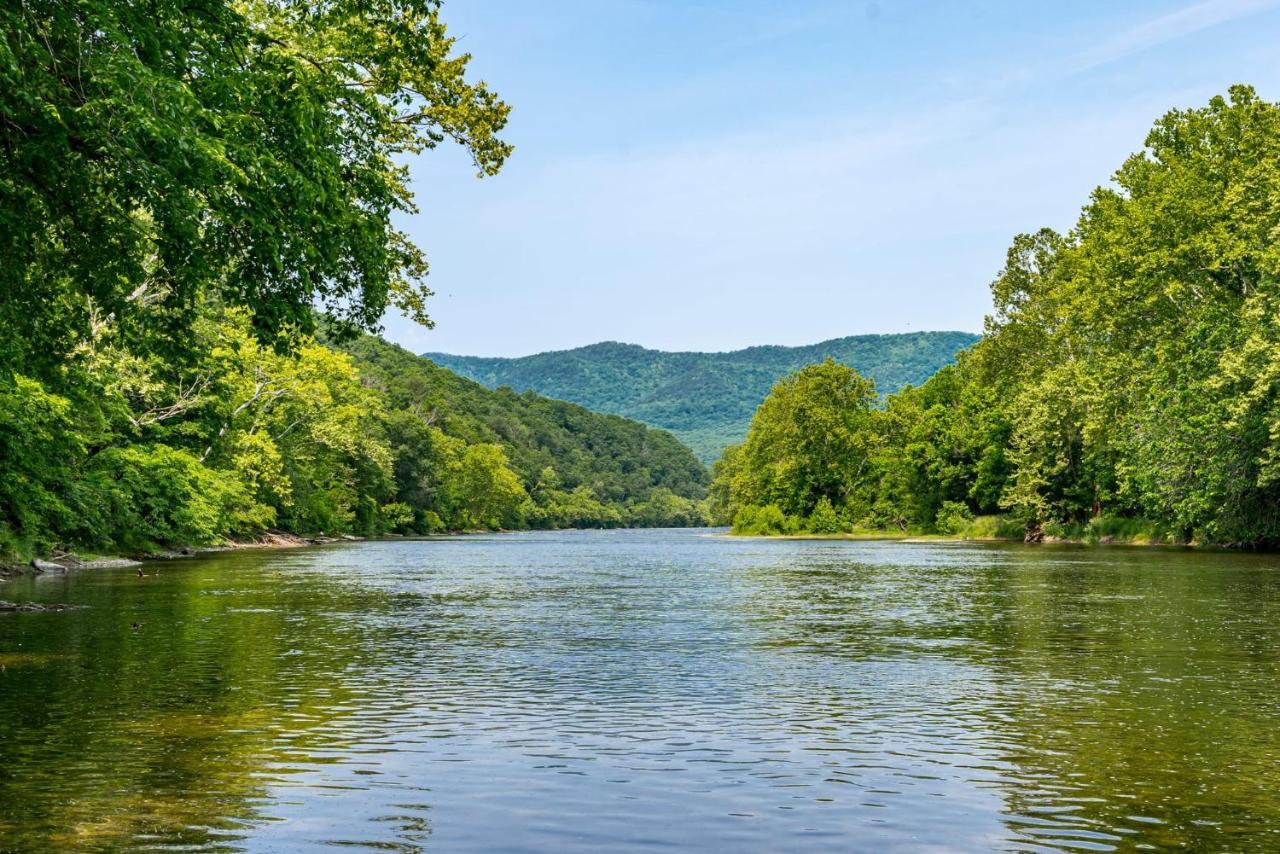 Riverside Tiny Cabin W Hot Tub, Fire Pit, & Kayaks Rileyville Exterior photo