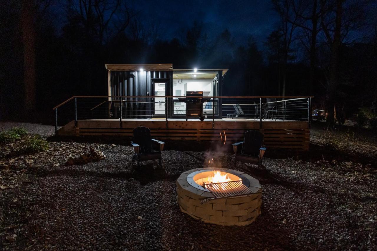 Riverside Tiny Cabin W Hot Tub, Fire Pit, & Kayaks Rileyville Exterior photo