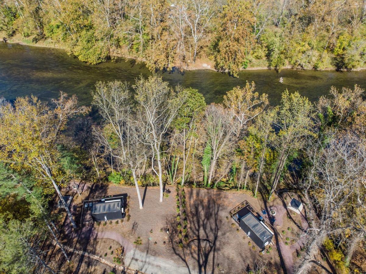Riverside Tiny Cabin W Hot Tub, Fire Pit, & Kayaks Rileyville Exterior photo