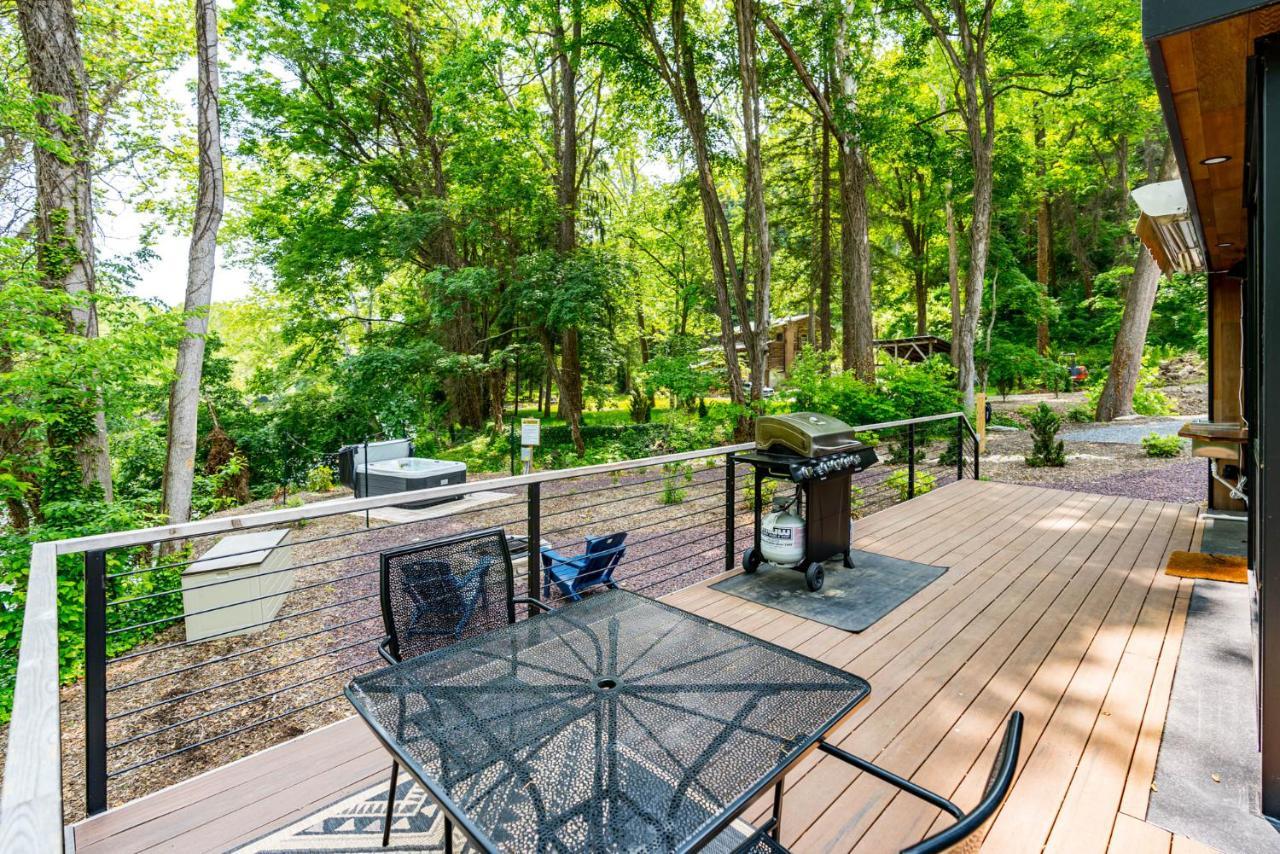 Riverside Tiny Cabin W Hot Tub, Fire Pit, & Kayaks Rileyville Exterior photo