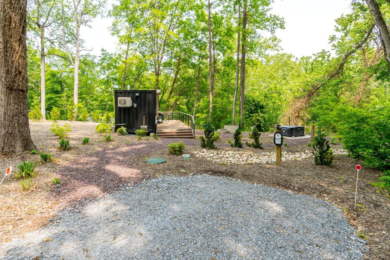 Riverside Tiny Cabin W Hot Tub, Fire Pit, & Kayaks Rileyville Exterior photo